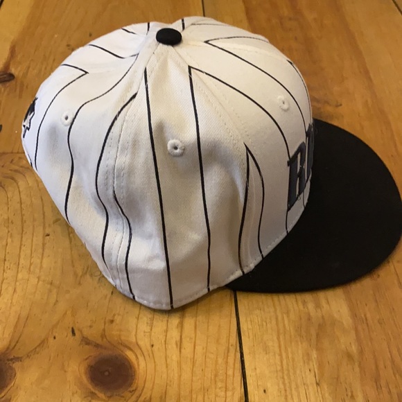 RHUDE x STARTER SNAPBACK - Picture 3 of 4